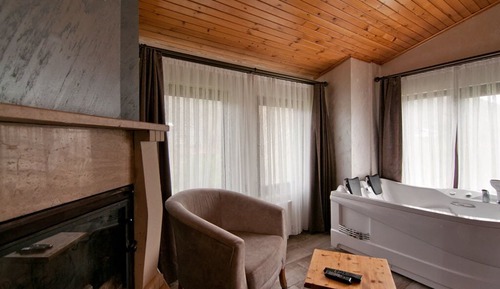 Deluxe Room, 1 King Bed, Smoking, Garden View