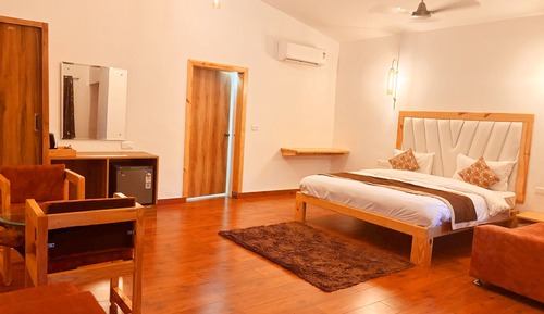 Luxury Cottage, Garden View