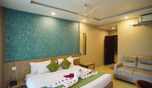 Standard Studio, Balcony