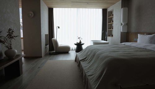 Senior Suite, Mountain View