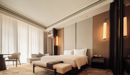 Executive Suite King Bed Room