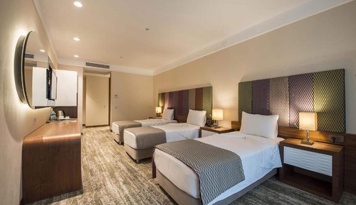 Triple Room, Smoking