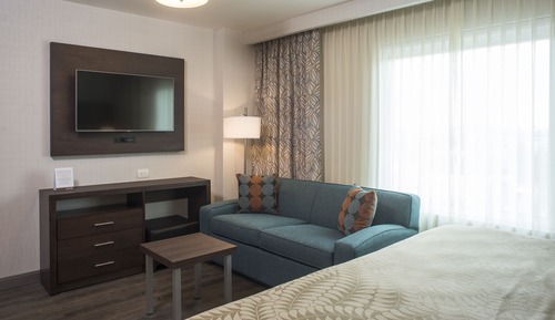 Studio Suite, Kitchen, Pool View