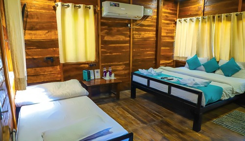 Deluxe Cottage, 1 King Bed, Park View, Garden Area