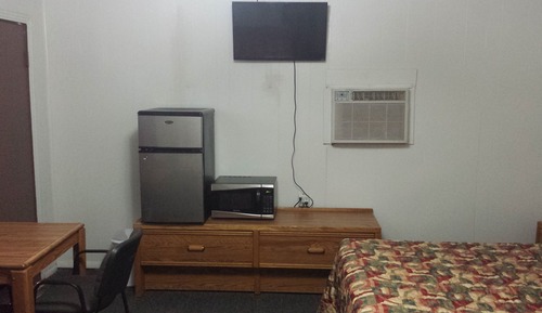 Economy Room, 1 Queen Bed