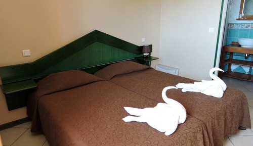 Premier Twin Room, Private Bathroom, Valley View