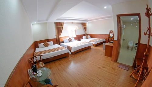 Family 3 Double Beds, City View