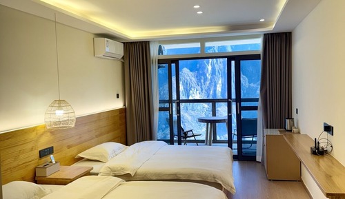 Signature Twin Room, Hill View
