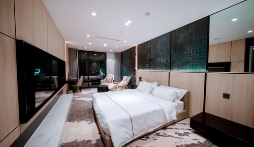 Luxury Suite, Balcony, City View