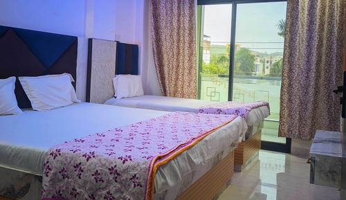 Deluxe Triple Room, City View