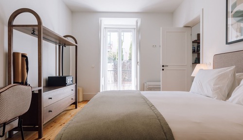 Classic Apartment, Balcony, City View