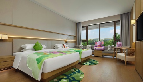 Family Room, Lake View