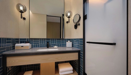 Superior Room, 1 King Bed, City View