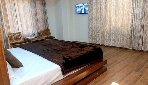 Deluxe Double Room, Balcony, Hill View