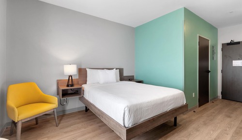Room, 1 Queen Bed, Mobility Accessible, Non Smoking (Bathtub w/Grab Bars)