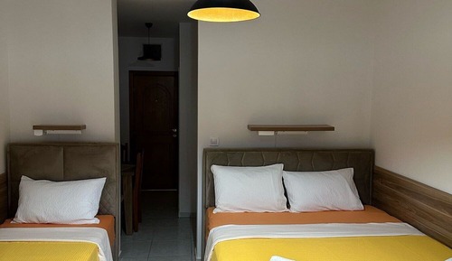 Classic Triple Room, Balcony, City View