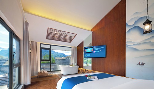 Luxury Double Room, 1 Queen Bed, Hill View, Poolside