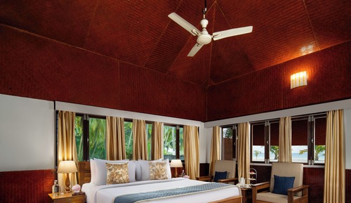 Deluxe Room, 1 King Bed, Sea View