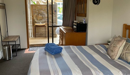 Standard Room, 1 Queen Bed