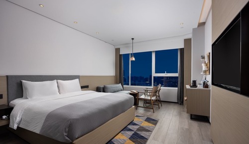Signature Single Room, City View