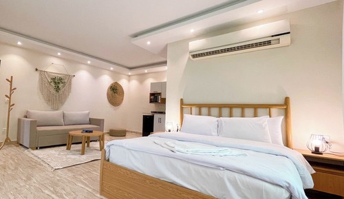 Standard Studio, Garden View