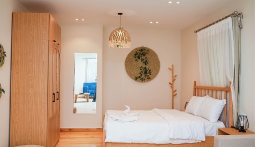 Apartment, 1 King Bed, Garden View