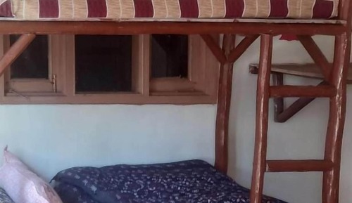 Ahi ravan (4 bed mixed dorm)