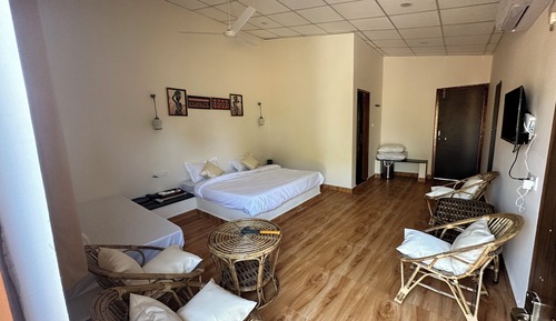 Luxury Cottage, Garden View