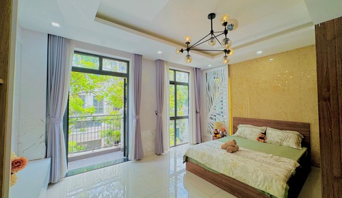 Comfort Room, 1 Queen Bed, Private Bathroom, Garden View