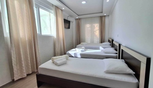 Basic Studio, Balcony