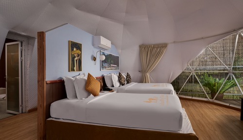 Deluxe Family Room Mountain View