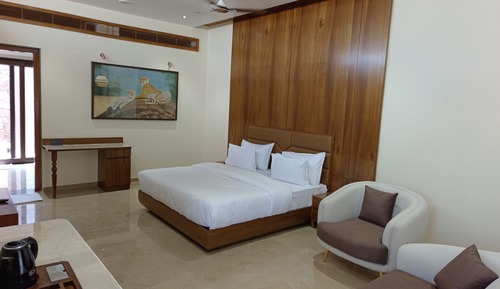 Deluxe Villas with Lake View