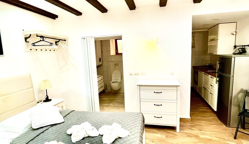 Comfort House, Sea View