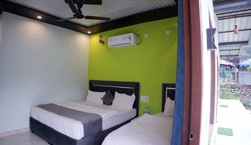 Deluxe Room, Pool View