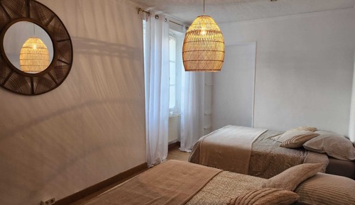 Basic Apartment, Multiple Beds, Kitchen