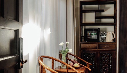 Signature Double Room, Courtyard View