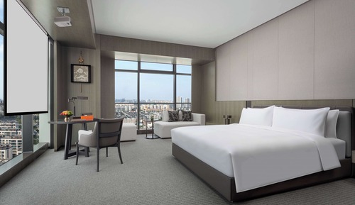 Grand Room, 1 King Bed, City View