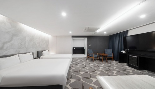 Family Suite, City View