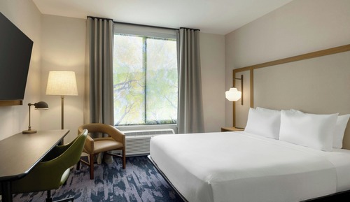 Standard Room, 1 King Bed, Non Smoking (Hearing Accessible)