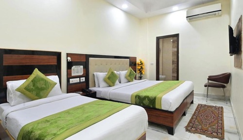 Comfort Triple Room, City View