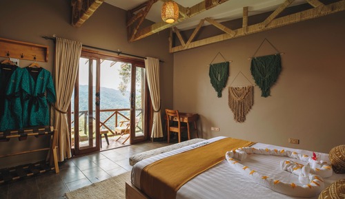 Double Room, 1 King Bed, Private Bathroom, Mountain View