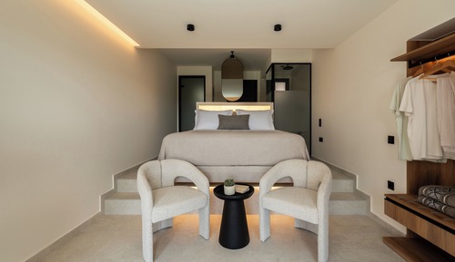 Suite with Jetted Tub