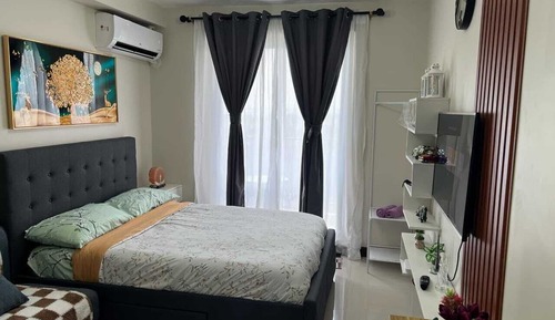 Standard Studio, Sea View