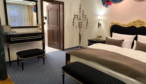 Deluxe Suite, Private Bathroom, City View