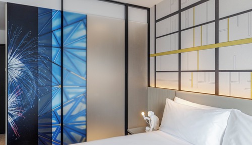 Standard Room, 1 King Bed, City View (High Floor)