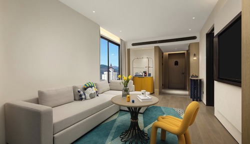 Suite, 1 Bedroom, Balcony (Golden Pagoda View)