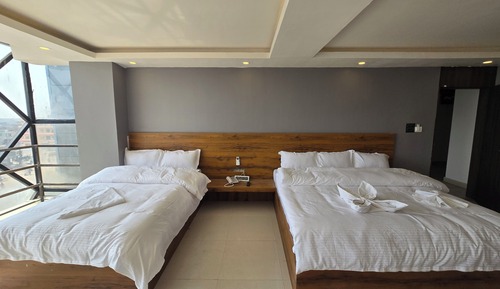 Luxury Suite, City View