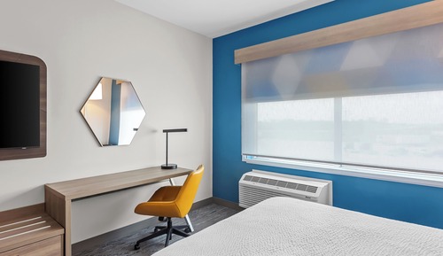 Standard Room, 1 Queen Bed, Hearing Accessible (Mobility, Roll-In Shower)