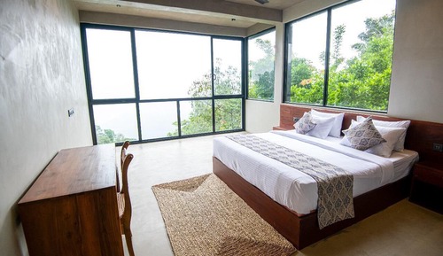 Deluxe Double Room, 1 King Bed, Non Smoking, Mountain View