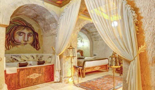 Superior Suite, Courtyard View